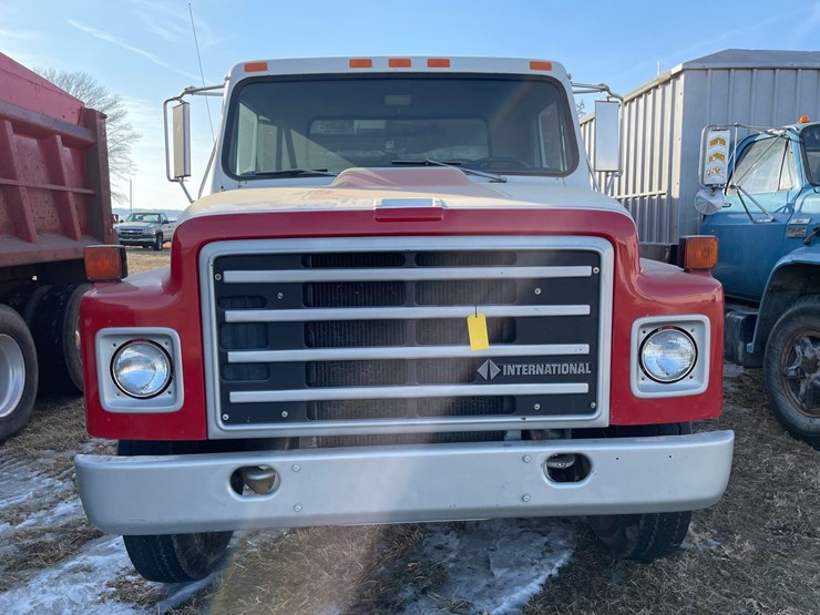tag-#23,-1982-ih-1754-grain-truck-image-12