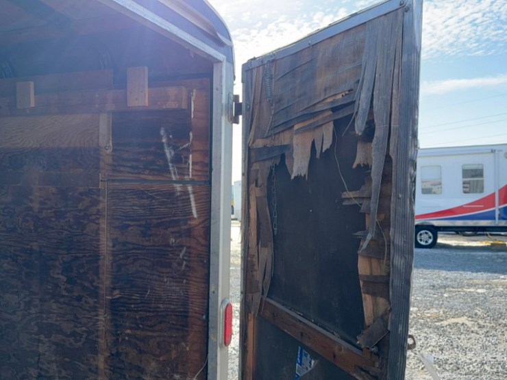 united-cargo-10'-trailer-sn#56jte1022ea134773,-tandem-axle,-ladder-hooks-on-side-image-15