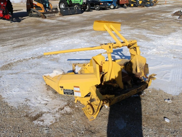 new-holland-824-image-2