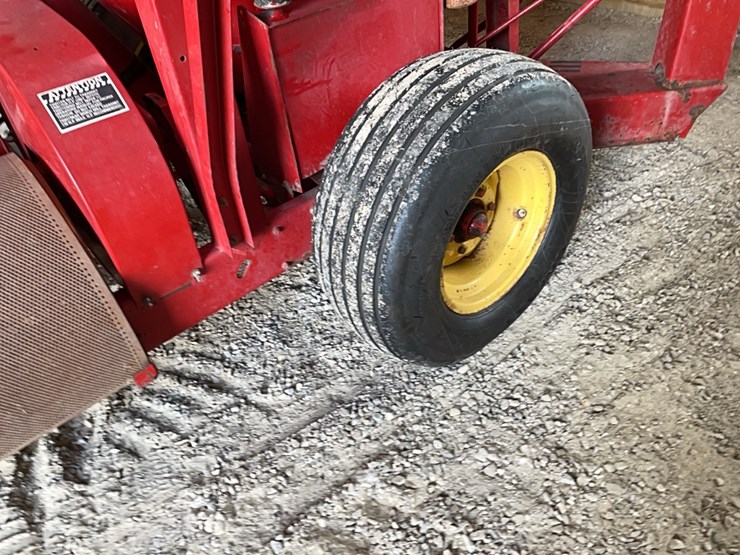 new-holland-355-image-4