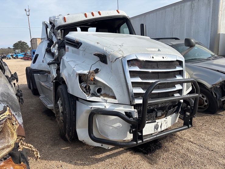 #16220-•-2019-freightliner-cascadia-|-for-parts/repairs-image-2