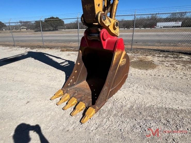 2019-caterpillar-320-image-12