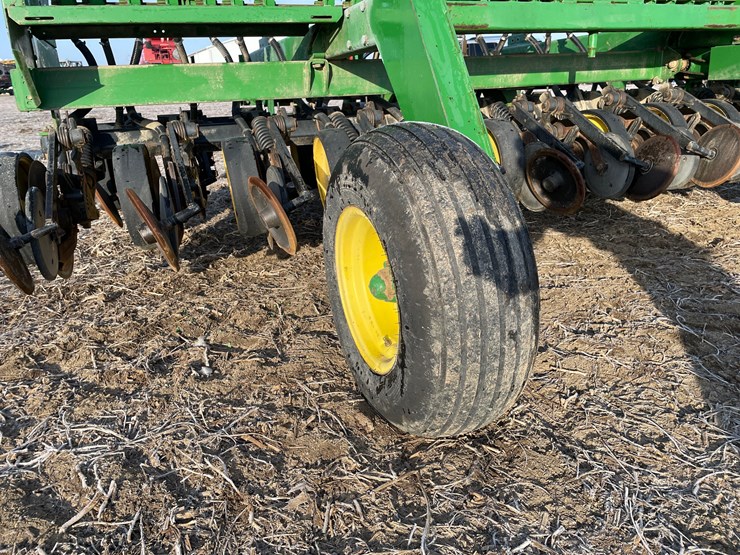 john-deere-750-image-12