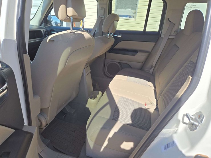 2010-jeep-patriot-sport-image-11