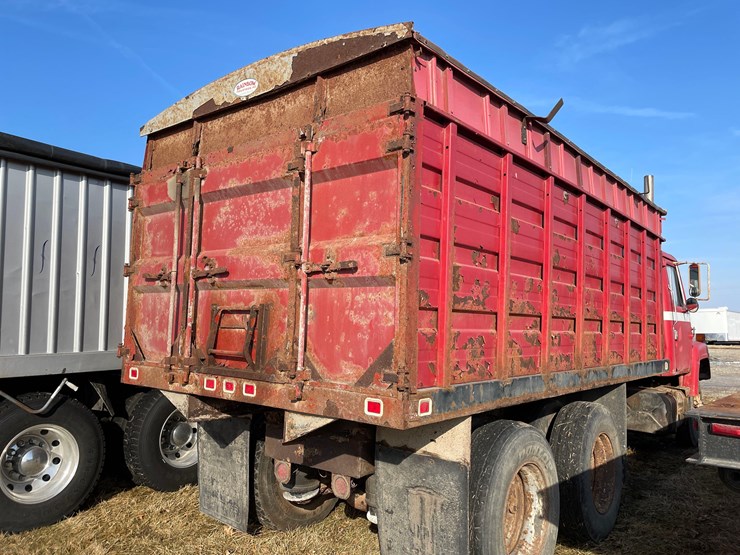 tag-#322,-1978-ih-grain-truck-image-15