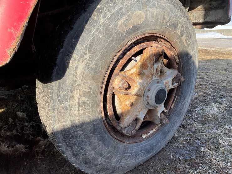tag-#322,-1978-ih-grain-truck-image-20
