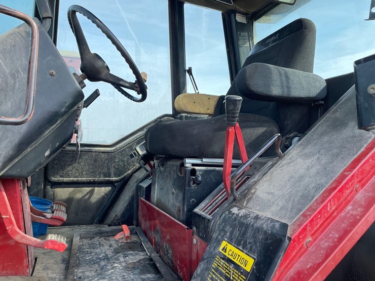 tag-#320,-1981-ih-1586-tractor-image-17