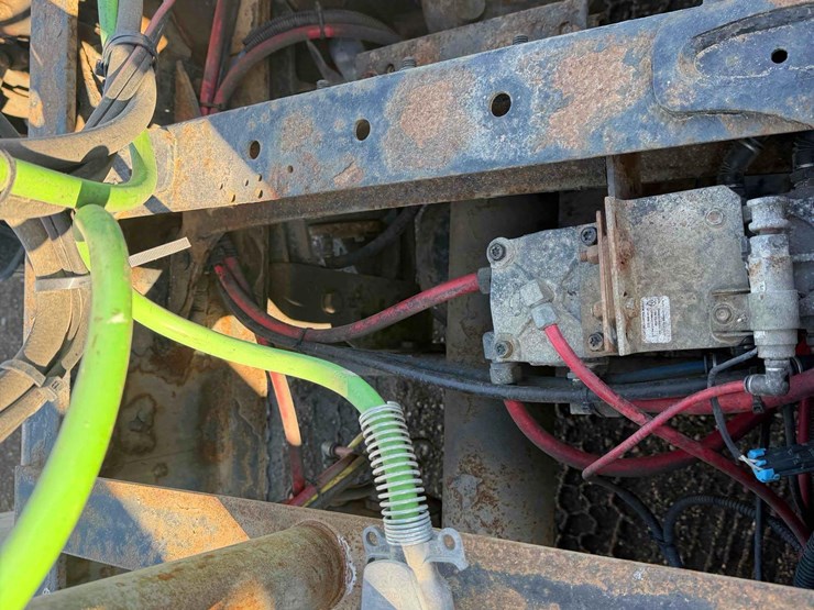 2012-freightliner-coronado-122-sleeper-image-9