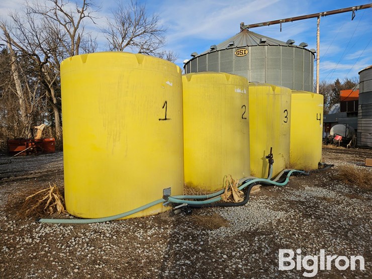 3000-gal-poly-liquid-holding-tanks-image-4