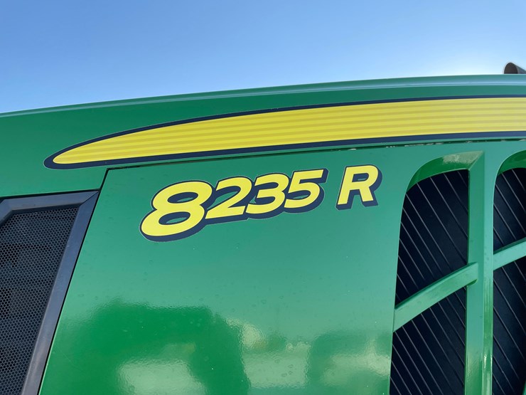 2012-john-deere-8235r-image-2