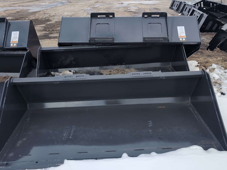 (1)-wolverine-84"-skid-steer-track-duty-bucket-tdb-11-84w-image-1