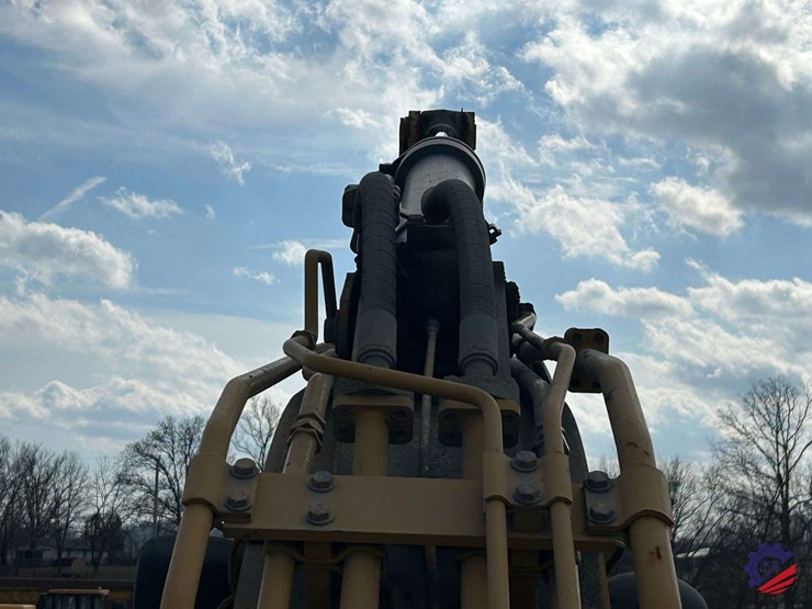 2017-caterpillar-318fl-image-107