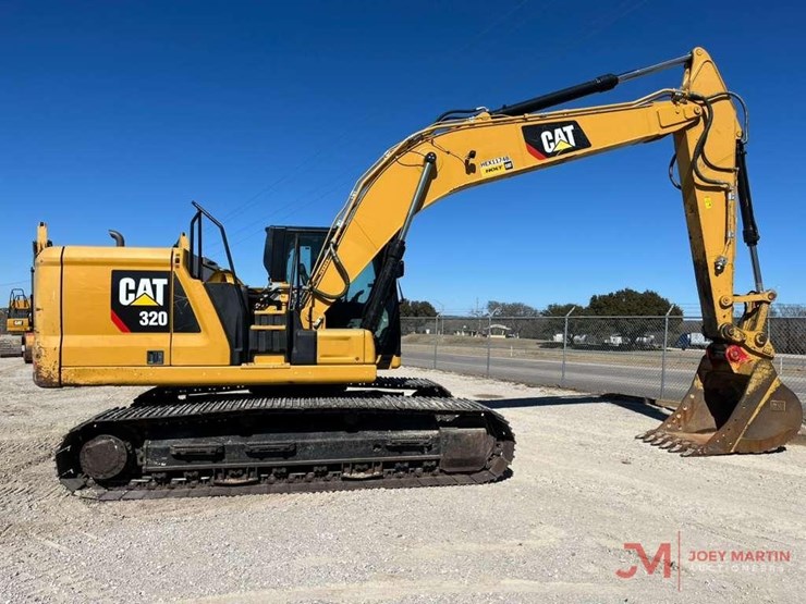 2019-caterpillar-320-image-10