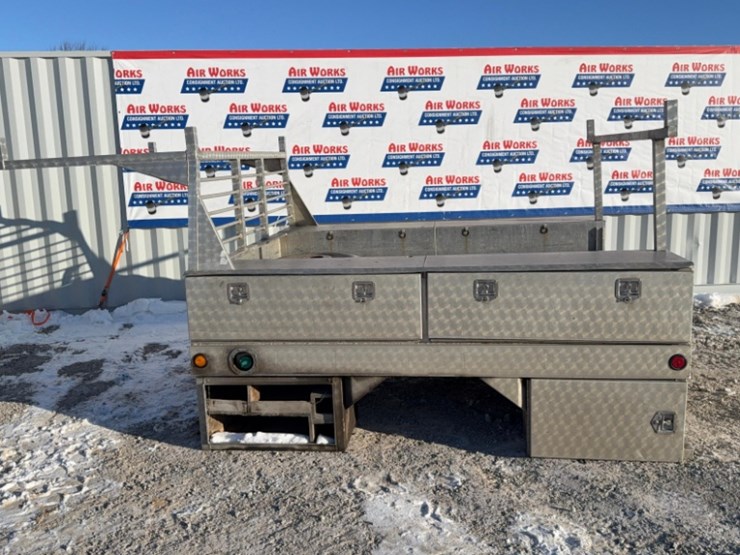 8'-8"-aluminum-truck-bed-with-ladder-rack,-spare-tire-image-1