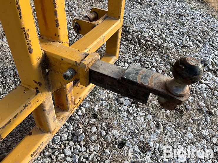 value-eng-3-pt-receiver-hitch-attachment/head-carrier-image-14