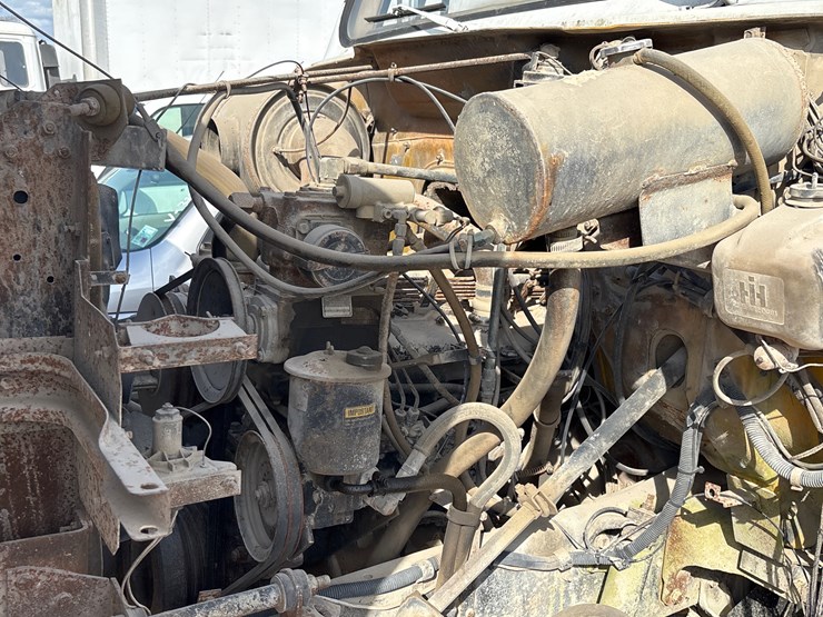 #32946-•-1988-international-water-truck-|-parts-or-repair-image-13