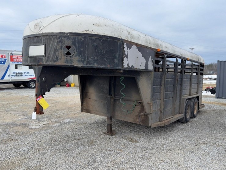 16'-gooseneck-livestock-trailer,-tandem-axle-image-7