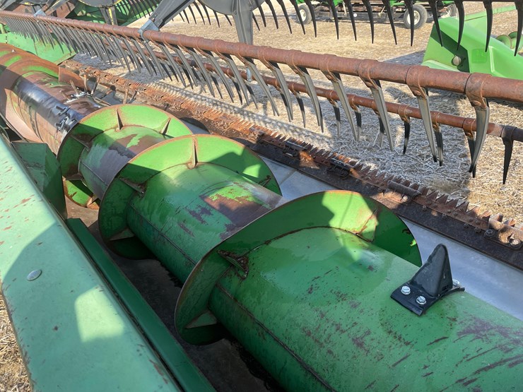 john-deere-220-image-7