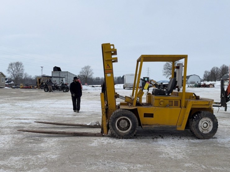 allis-chalmers-model-acp-120,-sn#-bcbo1181-gas-forklift-6665hrs-12,000lb-capacity-96"-forks-image-1