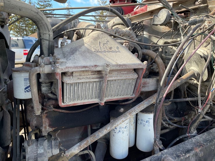 tag-#468,-1981-r-series-600-mack-semi-tractor-image-27
