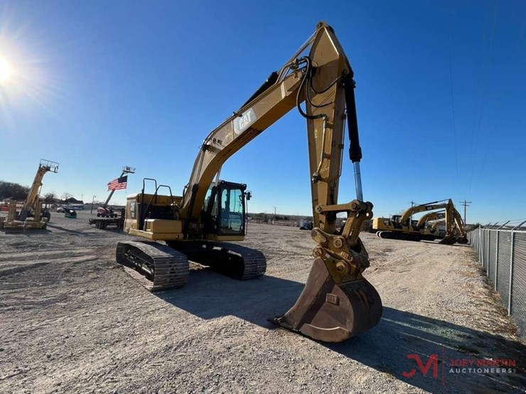 2019-caterpillar-320-image-5