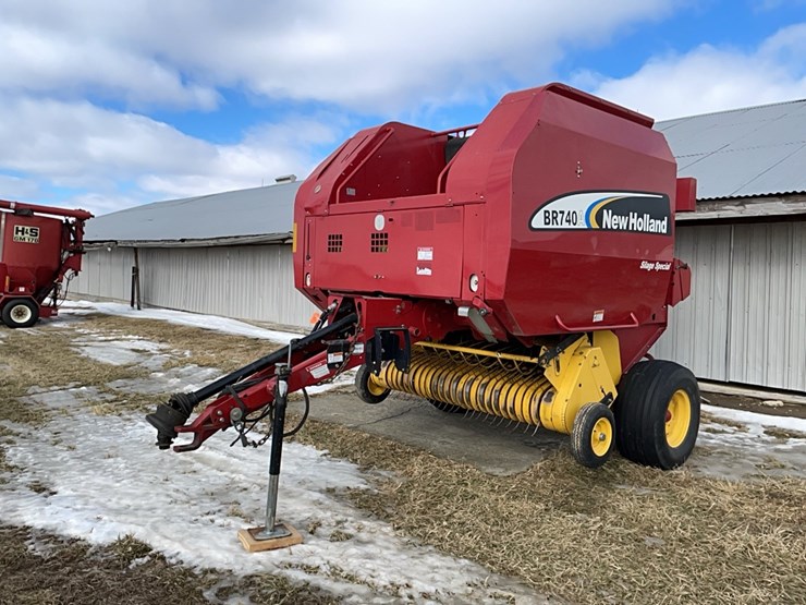 new-holland-br740a-image-18