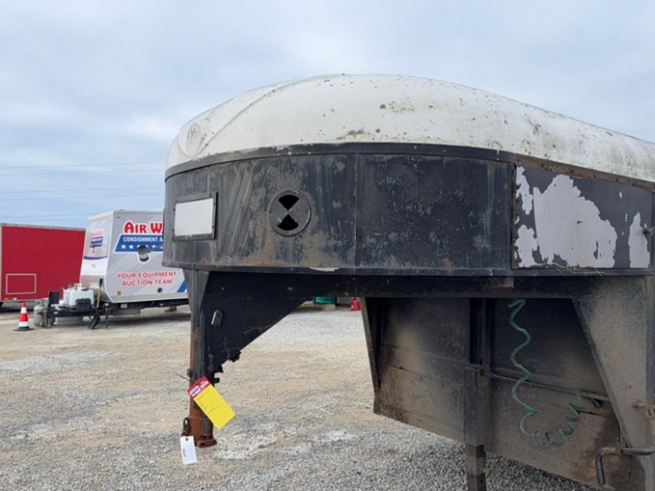 16'-gooseneck-livestock-trailer,-tandem-axle-image-6