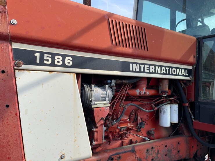 tag-#320,-1981-ih-1586-tractor-image-3