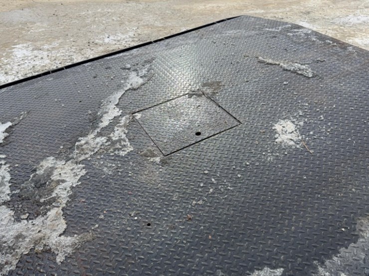 cm-model-1510338,-sn#-mb00175700-black-truck-bed-image-10