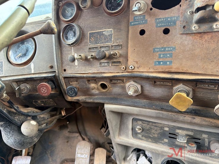 mack-rs686lst-image-23