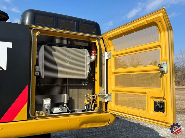 2018-caterpillar-326fl-image-64