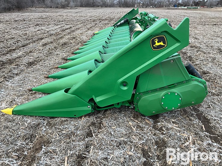 2023-john-deere-c12f-image-8