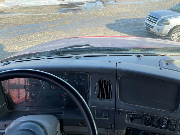 tag-#154,-2000-sterling-tri-axle-dump-truck-image-25