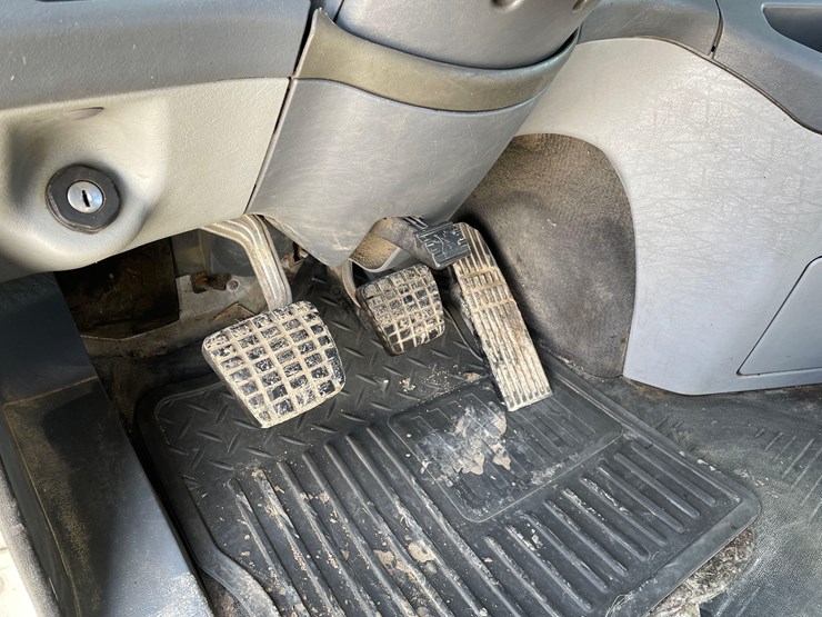 tag-#412,-2013-freightliner-semi-image-30