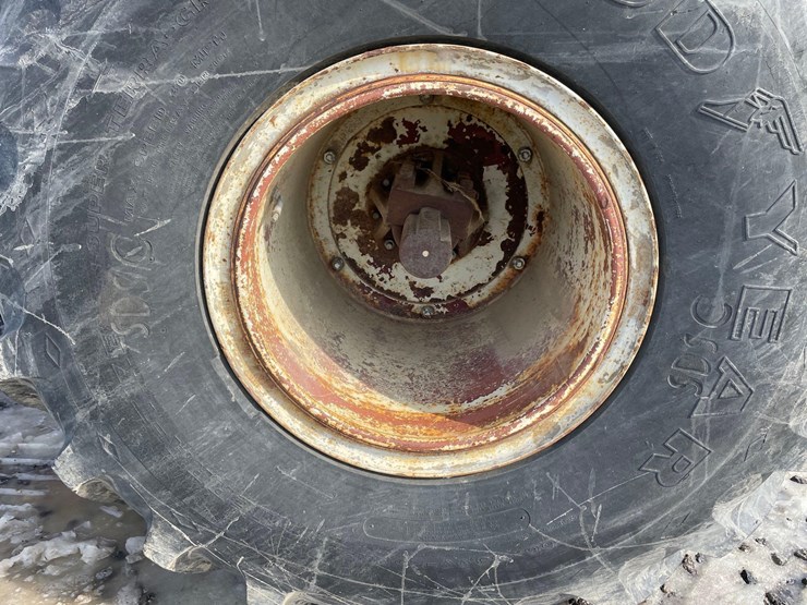 tag-#320,-1981-ih-1586-tractor-image-8