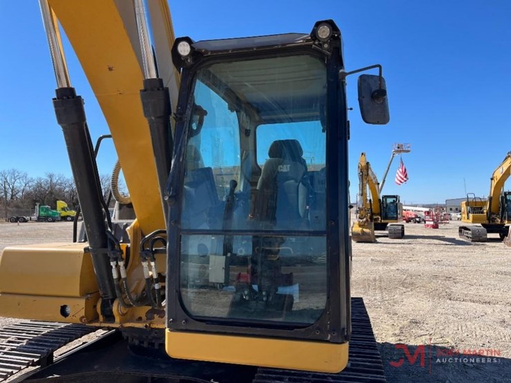 2019-caterpillar-320-image-13