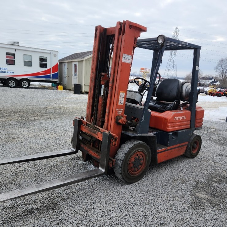 Toyota Fork Lift SN# 405-FG25-15759, 7,356 hrs 3 Mast, 48" Forks, 3550lb Cap, Duel Fuel, Solid Tires