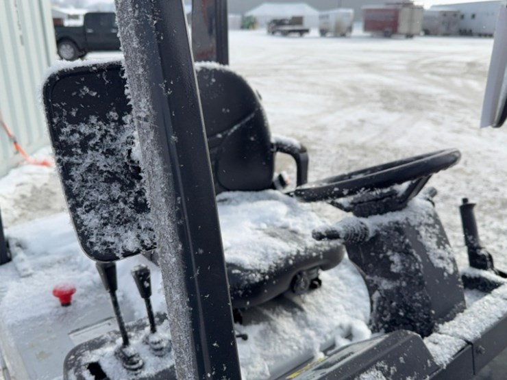 nissan-48"-forks-gray-forklift,-non-running-image-13