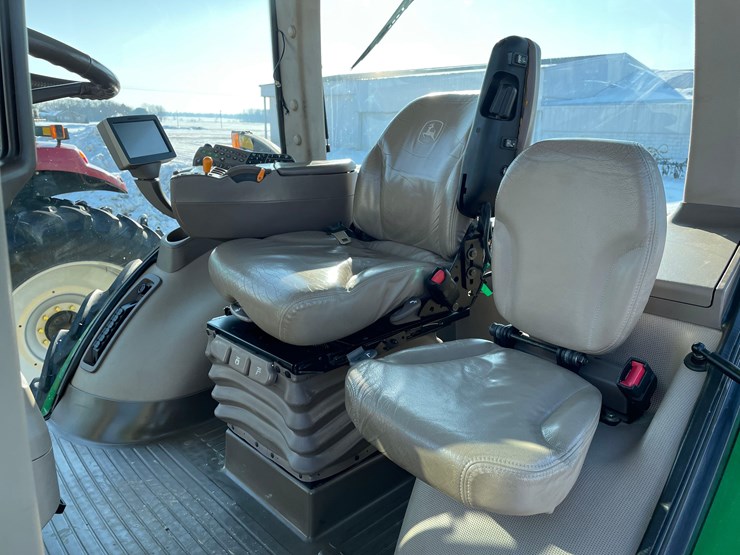 2012-john-deere-8235r-image-22