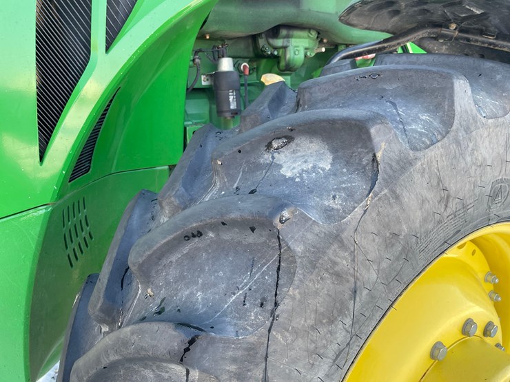 2012-john-deere-8235r-image-4
