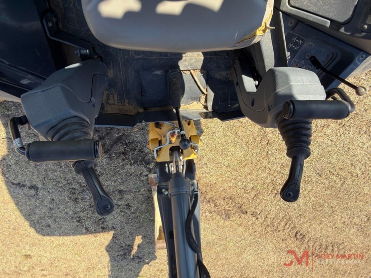 2020-deere-310l-ep-image-21