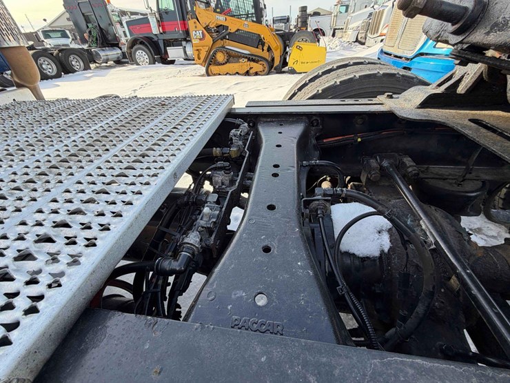 2015-peterbilt-579-image-18