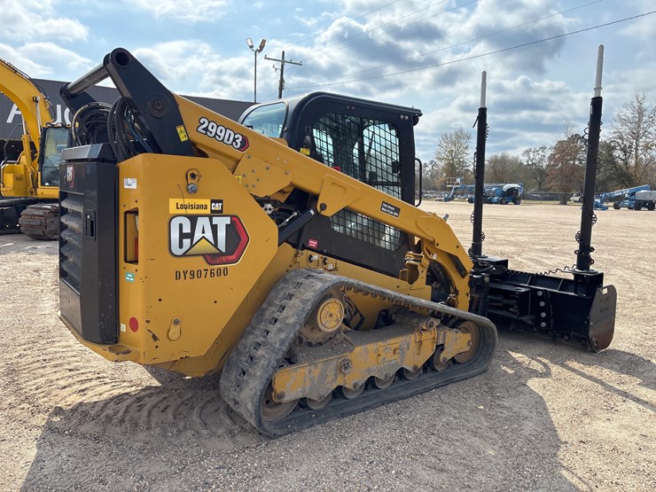 2022-caterpillar-299d3-image-27