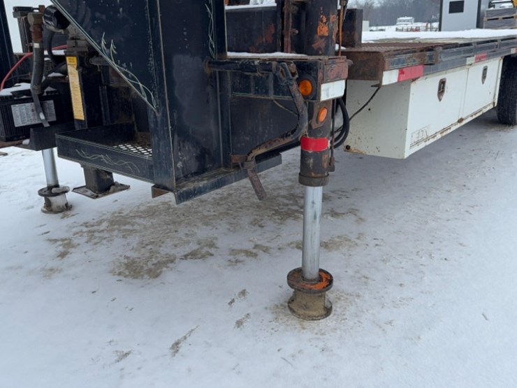 may-gooseneck-trailer,-14,000#-capacity,-no-ramps,-knuckle-boom-lift-on-front-vin#-4c8gs2629ya003492-image-20