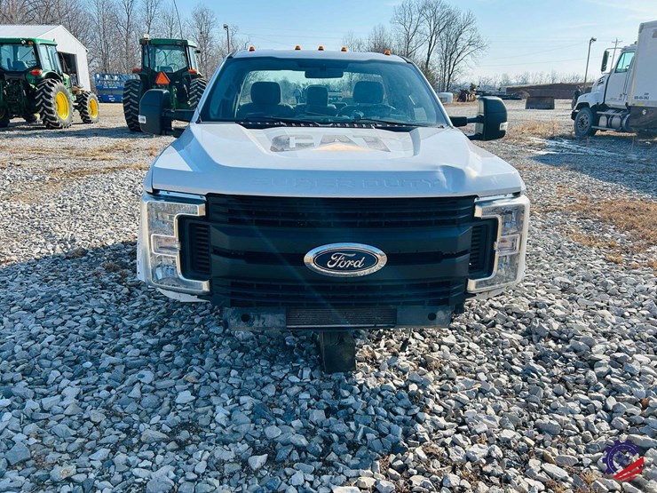 2018-ford-f550-image-10