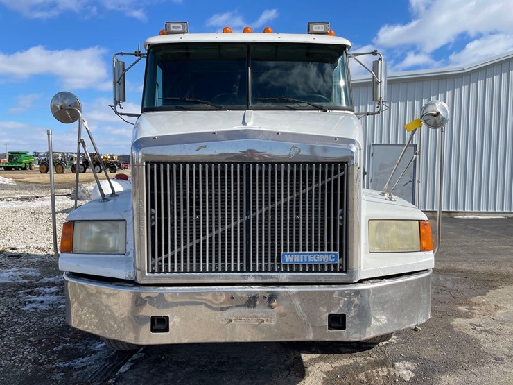 tag-#442,-1993-volvo-semi-tractor-image-18