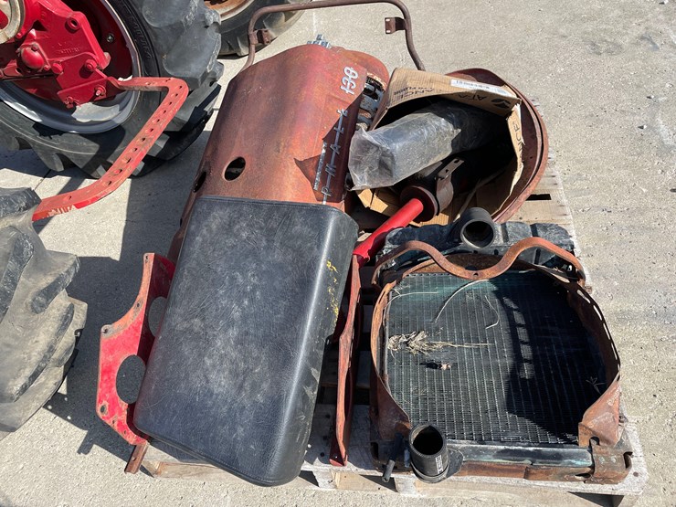 tag-#353,-farmall-130-tractor-image-10