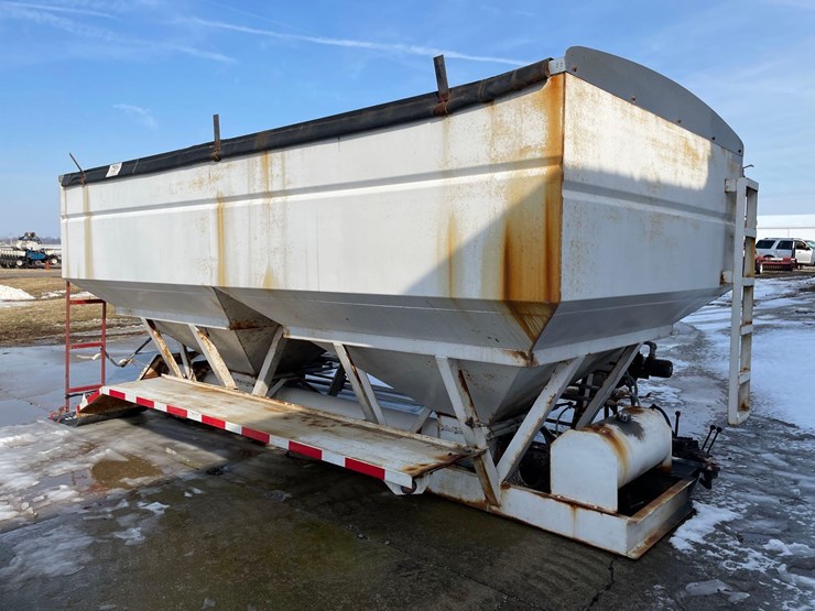 tag-#233,-chandler-16-ton-2-compartment-dry-fertilizer-tender-box-image-8