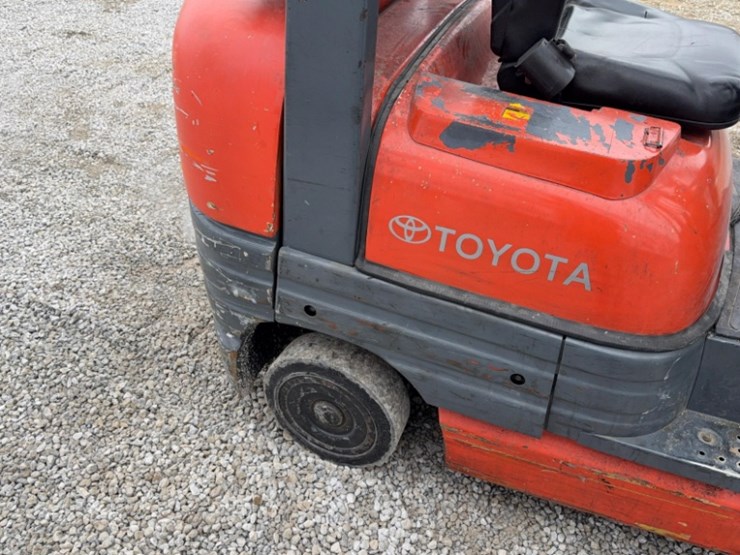 toyota-d565460-forklift,-7709hrs,-lpg,-3-stage-mast,-42"-forks,-solid-wheels-image-3