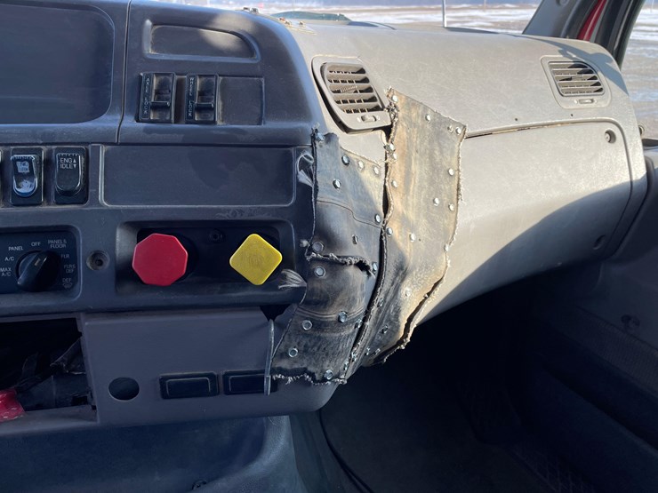 tag-#154,-2000-sterling-tri-axle-dump-truck-image-26